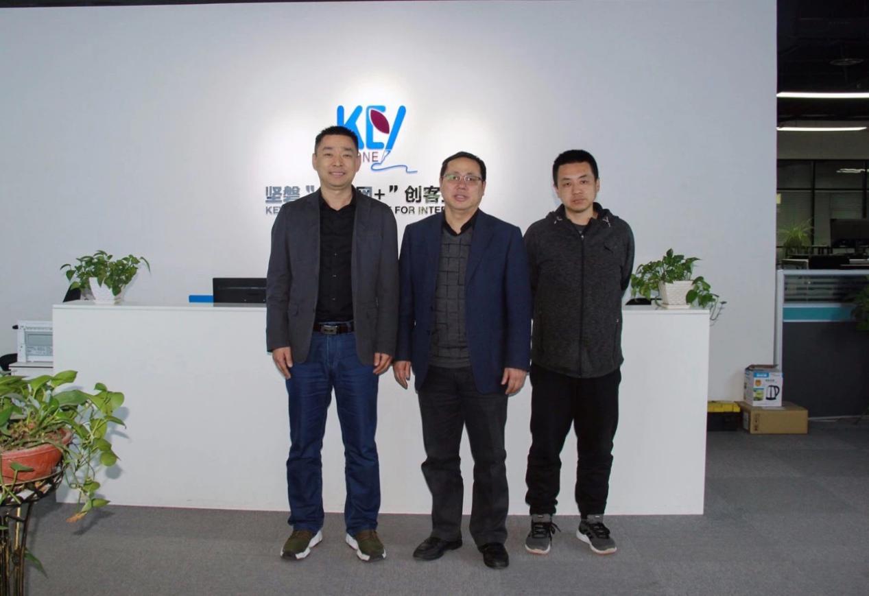 williamhill威廉希尔连卫民院长和刘征主任参观坚磐科技